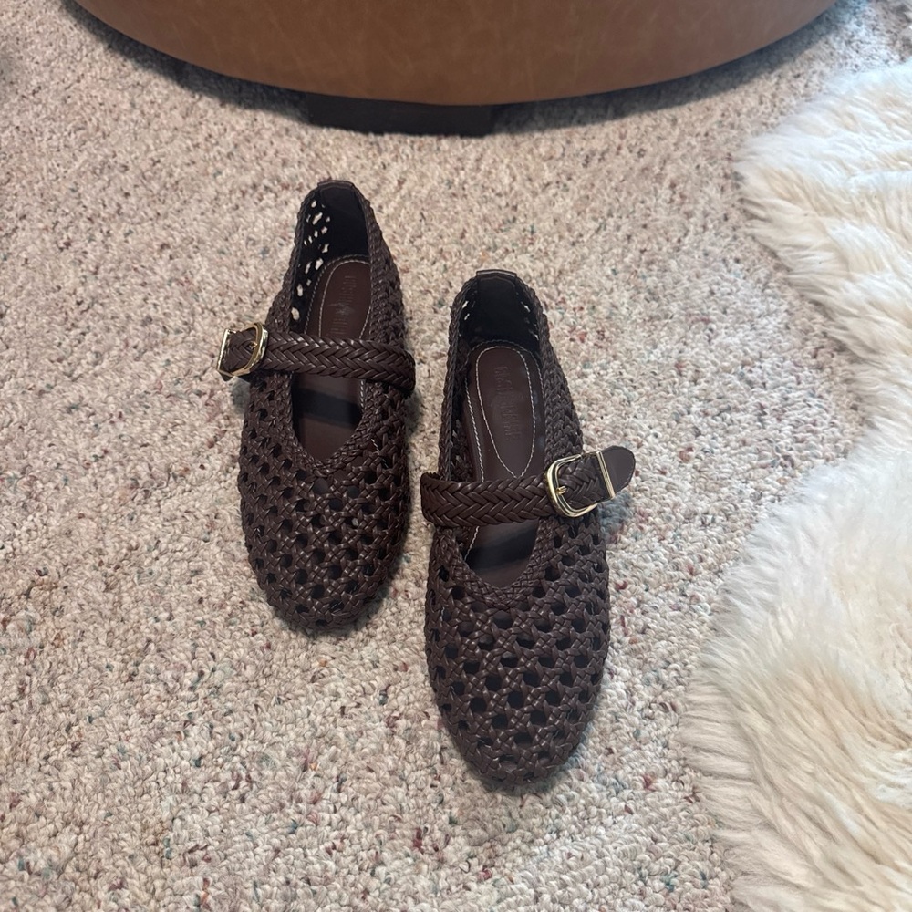 Cushionaire Flats. Wit hand woven flats. Size 8.5. Brand new, never worn.